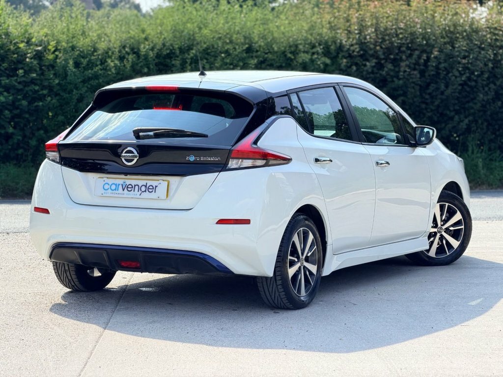 Nissan Leaf Hatchback BN18BTO White #3