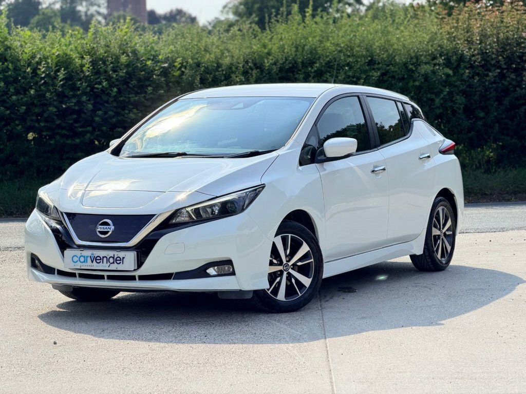 Nissan Leaf Hatchback BN18BTO White #2