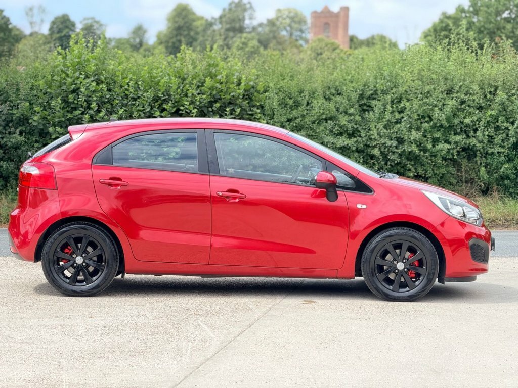 Kia RIO Hatchback Red #5