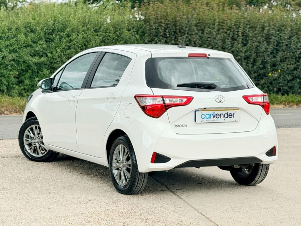 Toyota Yaris 1.5L Icon LV68BYF White #5