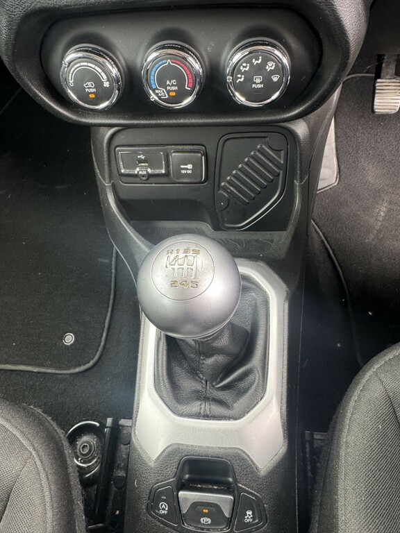 Jeep Renegade 1.6L M-jet Limited 118 Bhp White #17