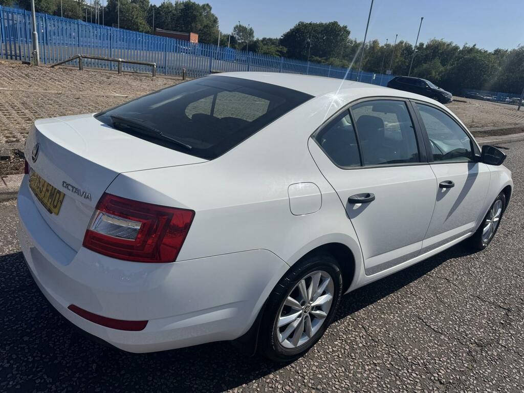 Skoda Octavia 1.2 Tsi S White #6