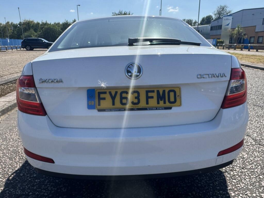 Skoda Octavia 1.2 Tsi S White #5