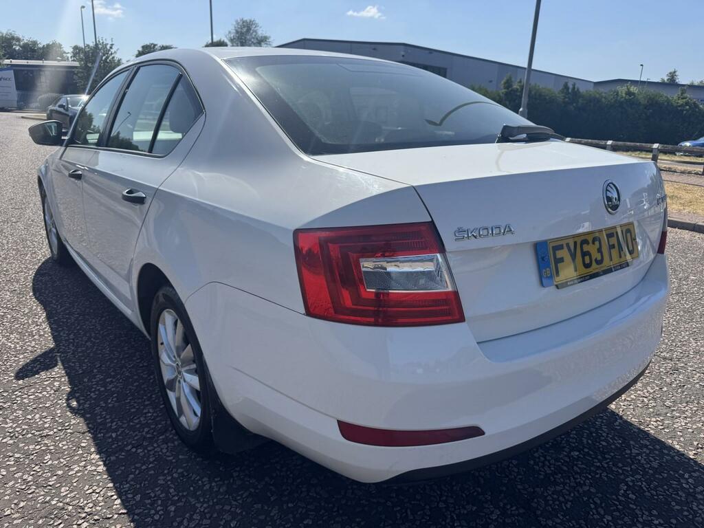 Skoda Octavia 1.2 Tsi S White #4