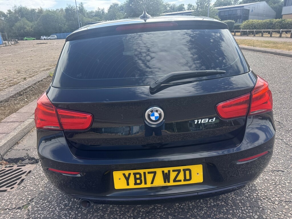 BMW 1 Series 2.0 118D Sport 5-Door Black #4