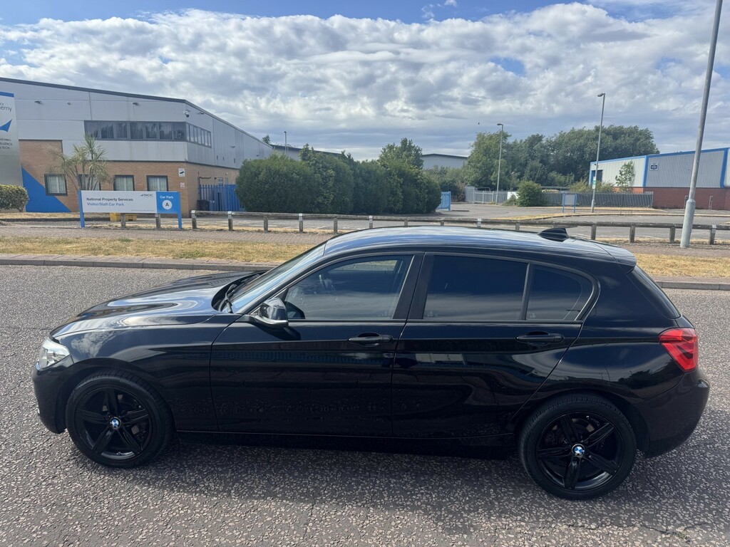 BMW 1 Series 2.0 118D Sport 5-Door Black #3