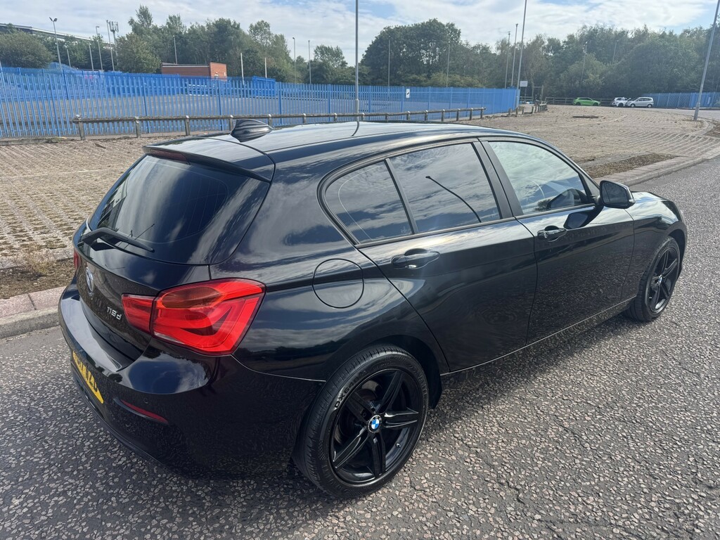 BMW 1 Series 2.0 118D Sport 5-Door Black #5
