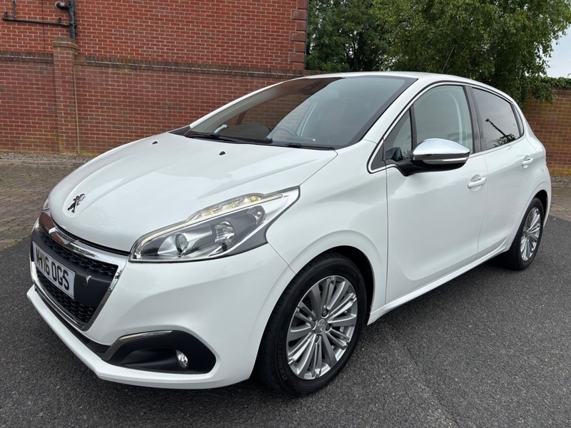 Peugeot 208 Blue Hdi Allure White #2