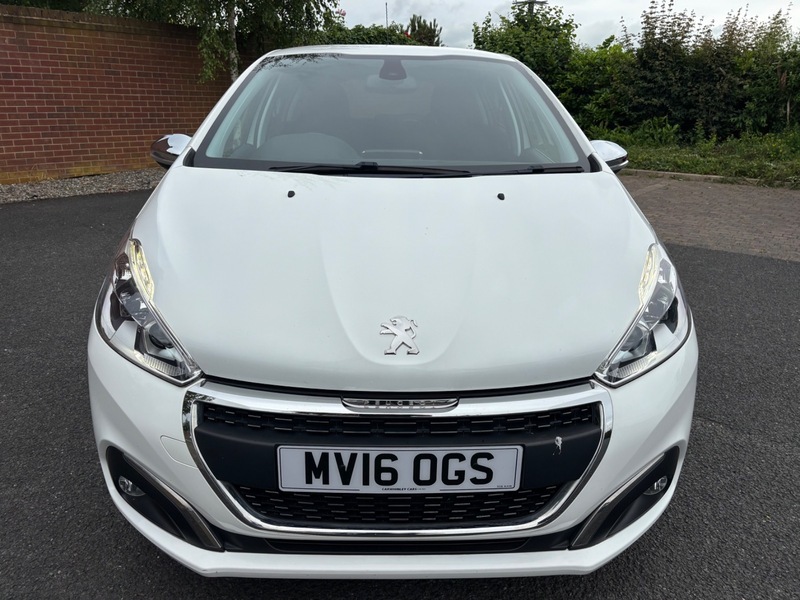 Peugeot 208 Blue Hdi Allure White #3