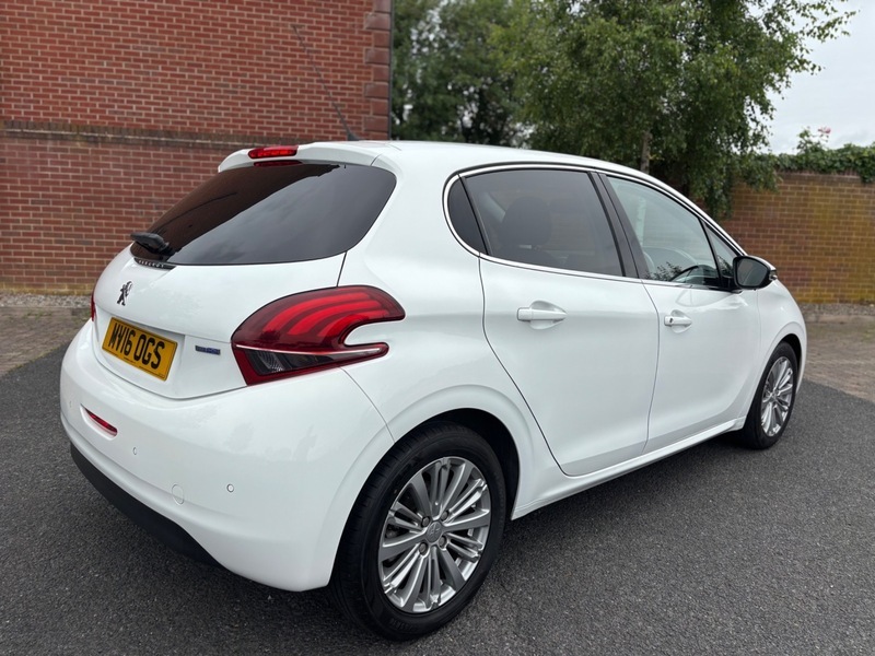 Peugeot 208 Blue Hdi Allure White #6