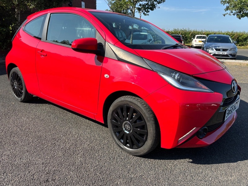 Toyota Aygo Vvt-i X-play Red #3