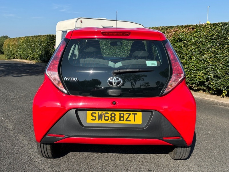 Toyota Aygo Vvt-i X-play Red #6