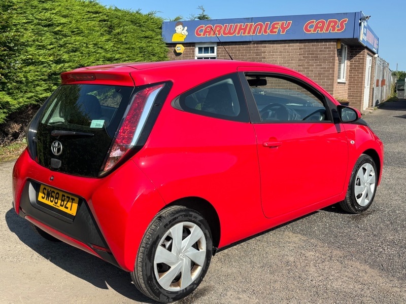 Toyota Aygo Vvt-i X-play SW68BZT Red #3
