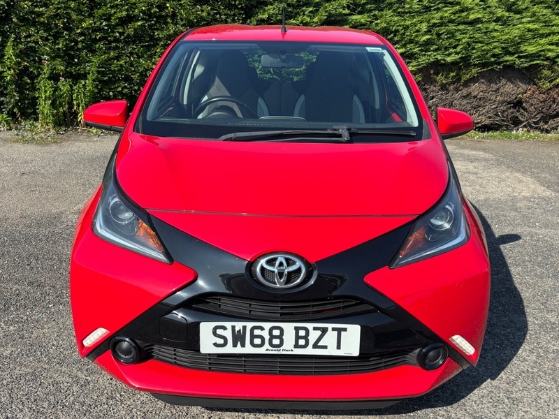 Toyota Aygo Vvt-i X-play SW68BZT Red #4