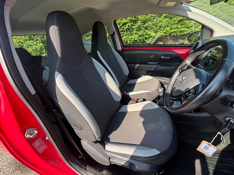Toyota Aygo Vvt-i X-play SW68BZT Red #5