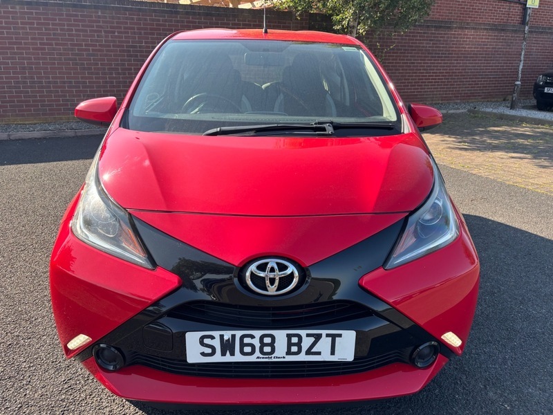 Toyota Aygo Vvt-i X-play Red #2