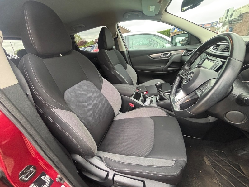 Nissan Qashqai N-connecta Dci NX18KBO Red #5
