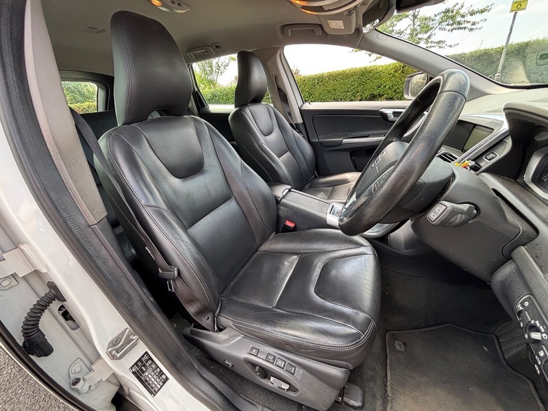 Volvo XC60 D4 R-design Lux Nav Black #17