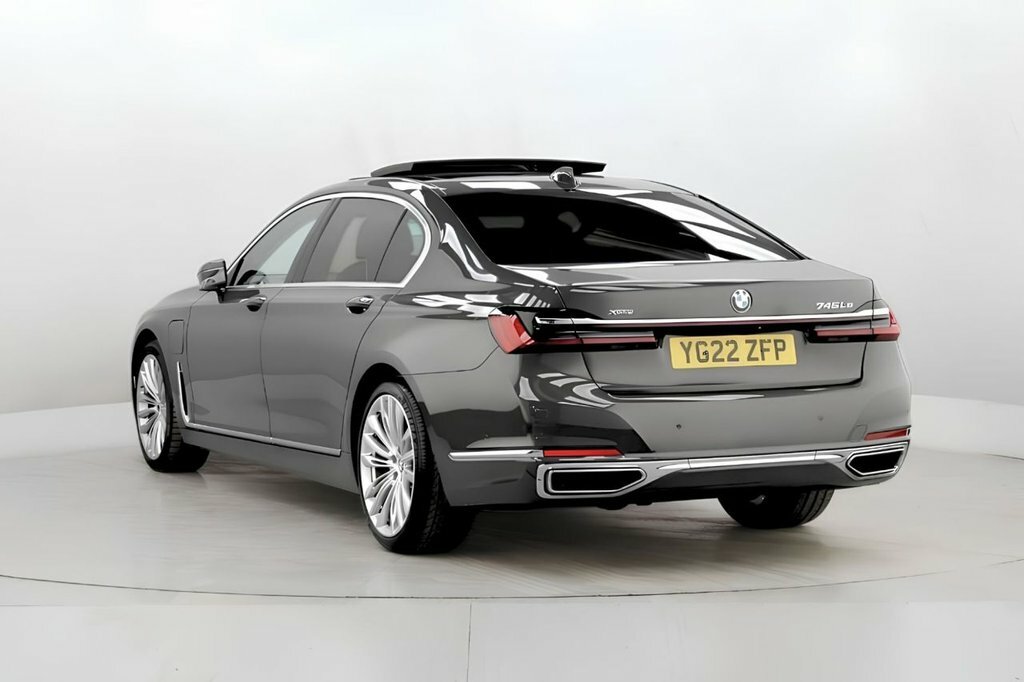 BMW 7 Series Saloon YG22ZFP Grey #5