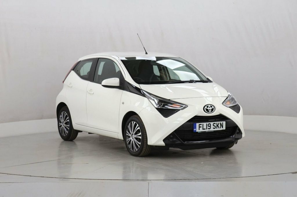 Toyota Aygo 1L X-play White