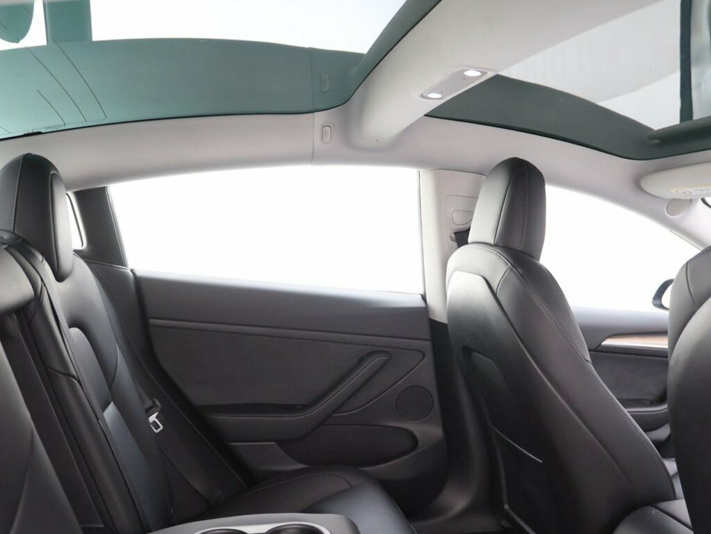 Tesla Model 3 Saloon Blue