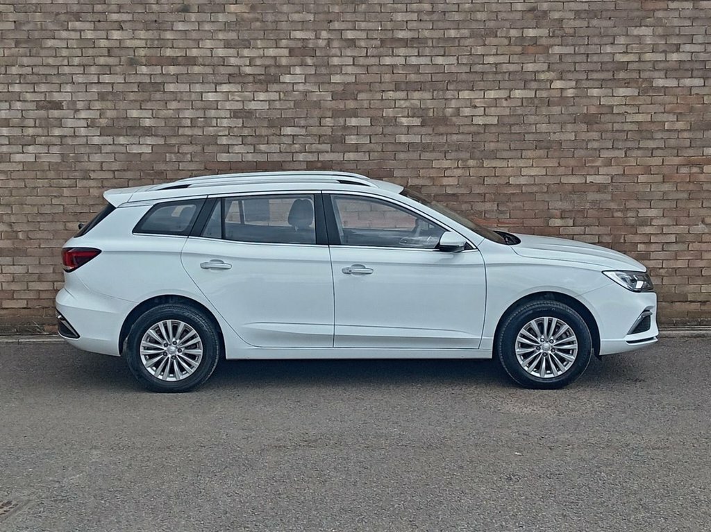 MG MG5 Estate White #3