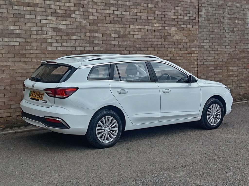 MG MG5 Estate White #4