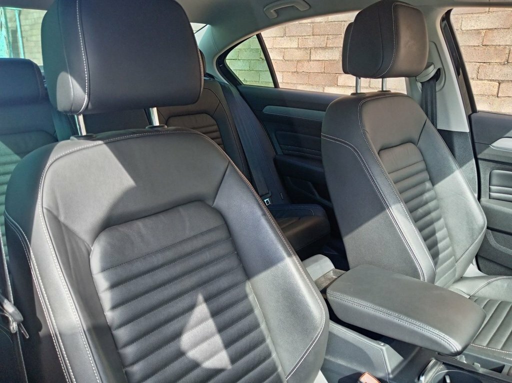 Volkswagen Passat 1.4L Gte Black #4