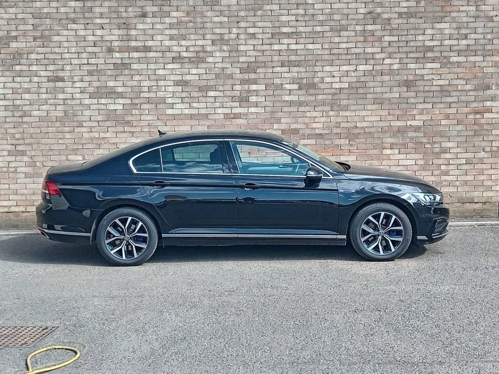 Volkswagen Passat 1.4L Gte Black #3