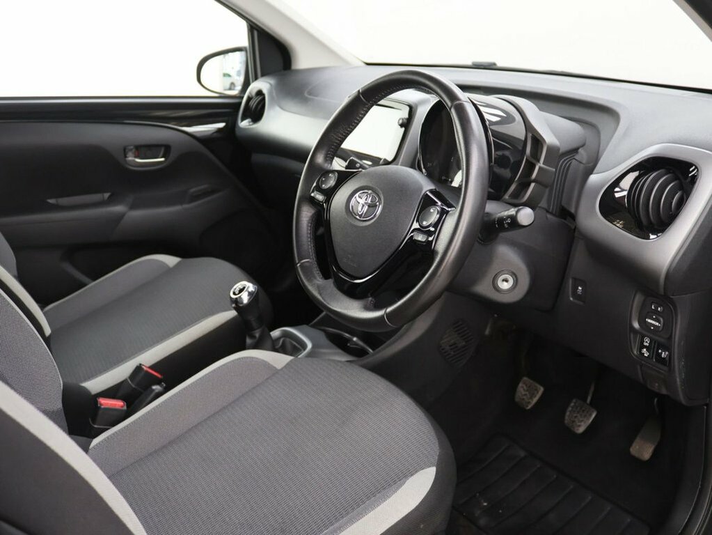 Toyota Aygo 1.0 Vvt I X Play Hatchback X Shift White #7