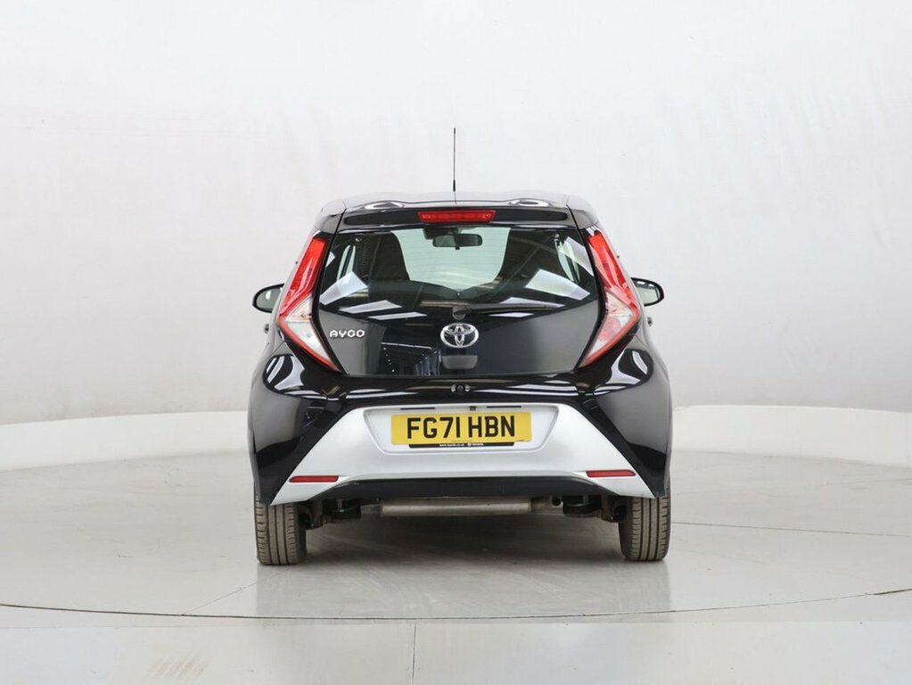 Toyota Aygo 1L X-play Black #6