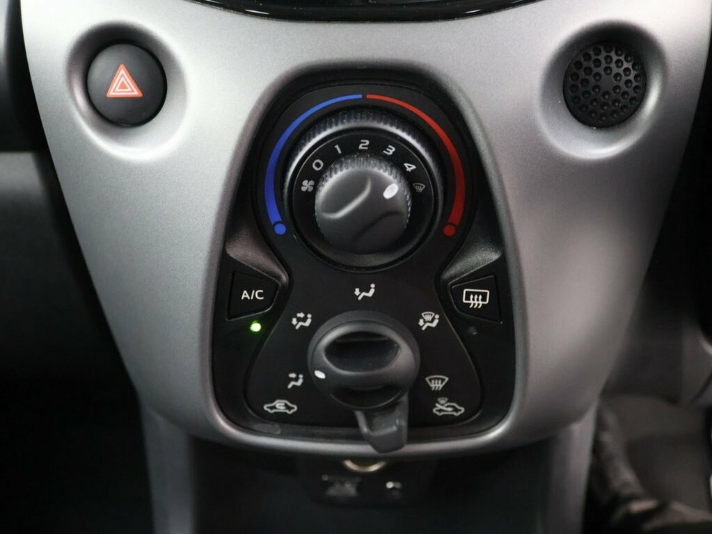 Toyota Aygo 1.0 Vvt I X Play Hatchback X Shift White #9
