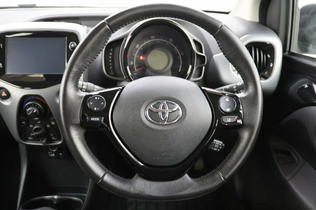 Toyota Aygo 1.0 Vvt I X Play Hatchback X Shift White #14