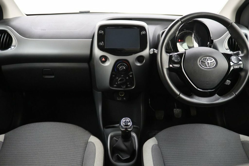 Toyota Aygo 1.0 Vvt I X Play Hatchback X Shift White #13