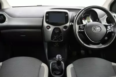 Toyota Aygo 1.0 Vvt-i Edge Hatchback X-shift Euro 6 Beige #13