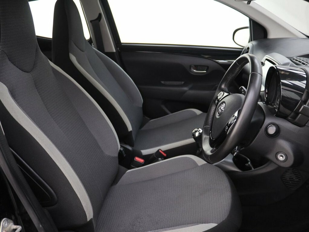 Toyota Aygo 1.0 Vvt I X Play Hatchback X Shift White #8