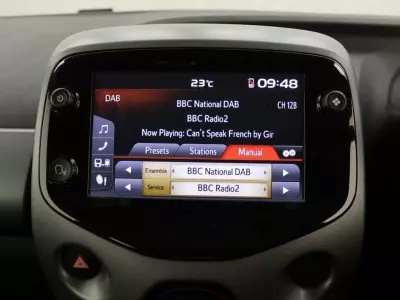 Toyota Aygo 1.0 Vvt-i Edge Hatchback X-shift Euro 6 Beige #10