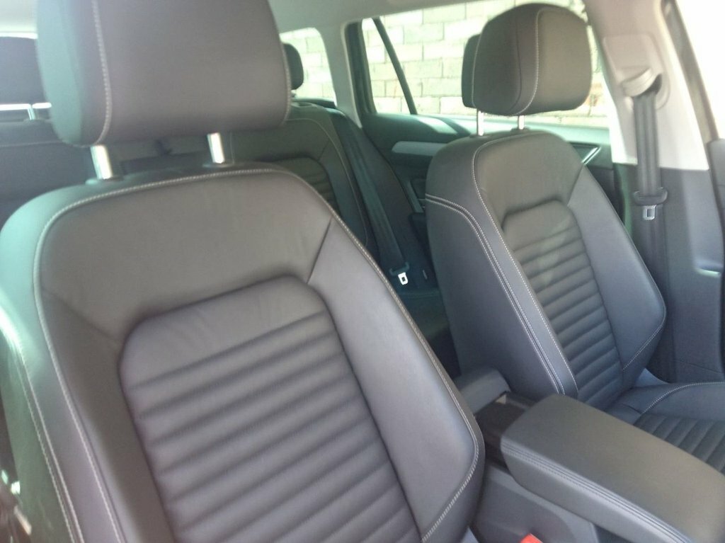 Volkswagen Passat 1.4L Gte Black #4