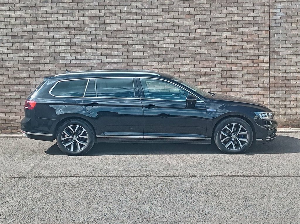 Volkswagen Passat 1.4L Gte Black #2