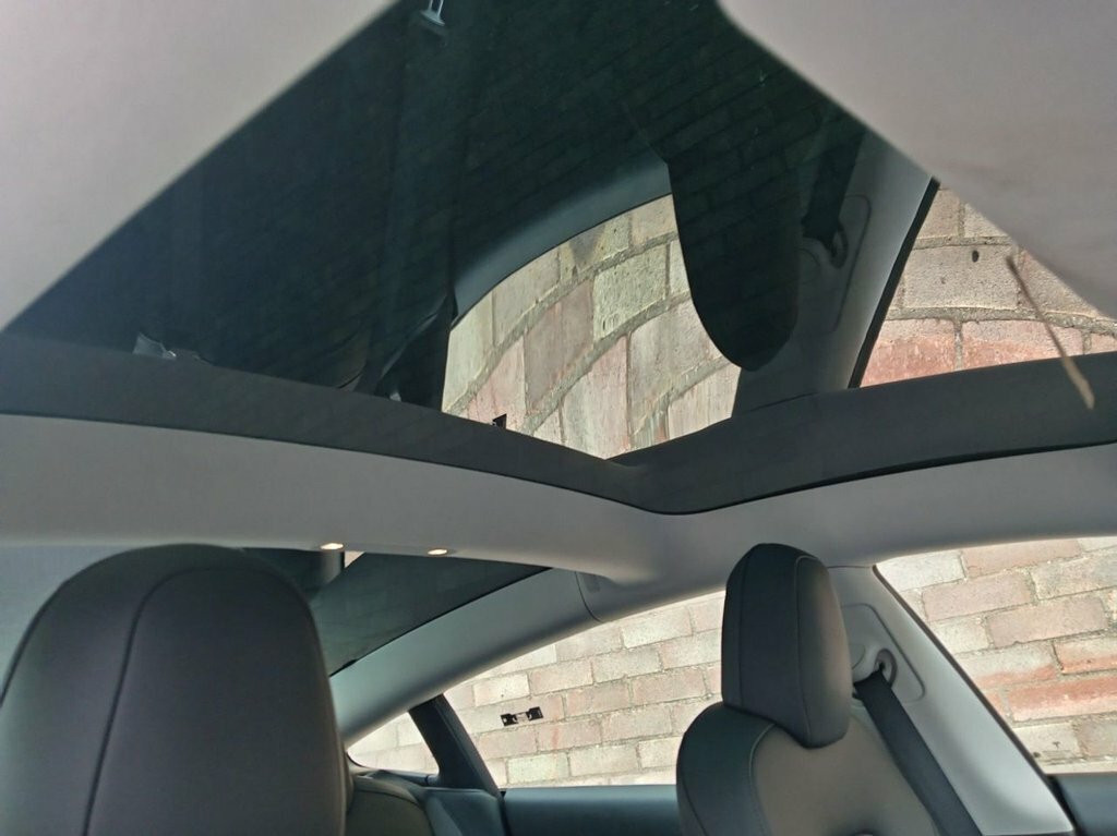 Tesla Model 3 Saloon NC21FNU White #2