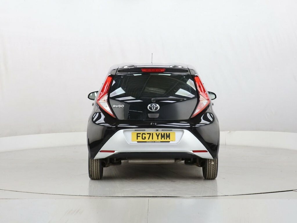 Toyota Aygo 1L X-play Black #6