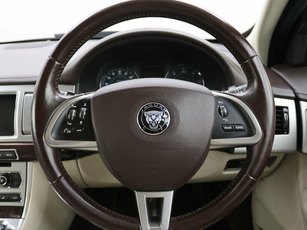 Jaguar XF D Prestige Black #19