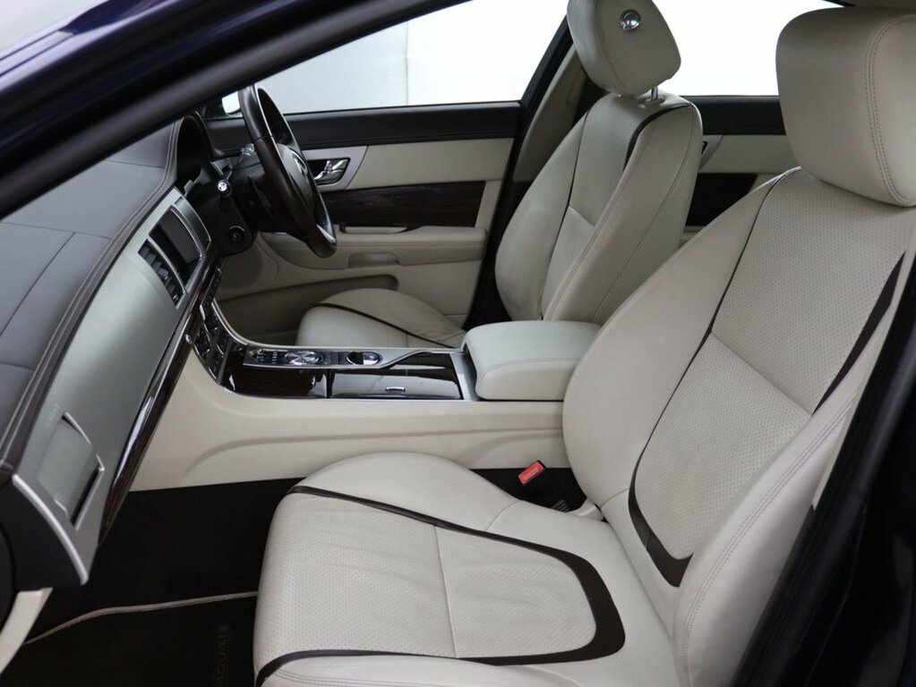 Jaguar XF D Prestige Black #20