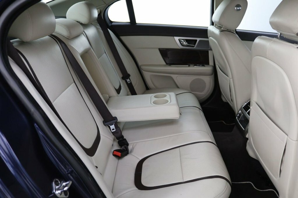 Jaguar XF D Prestige Black #17