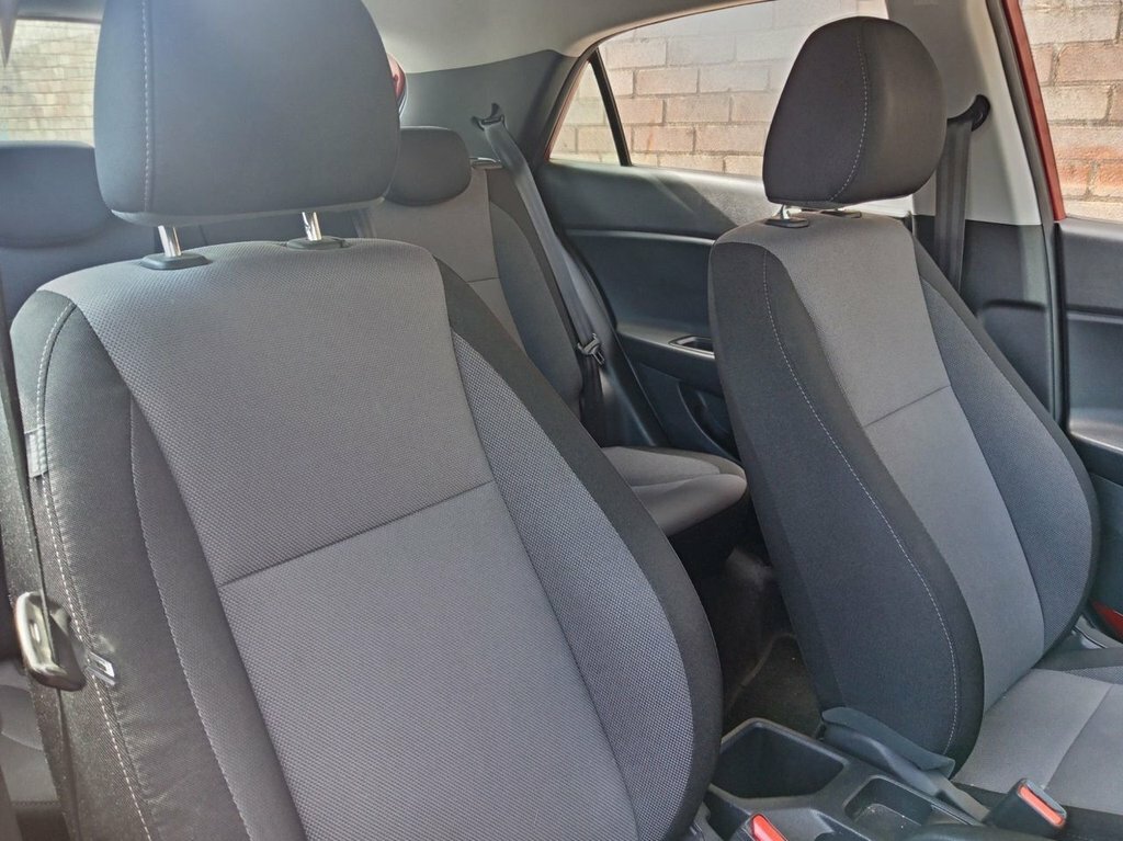 Hyundai I20 1L Se Red #4