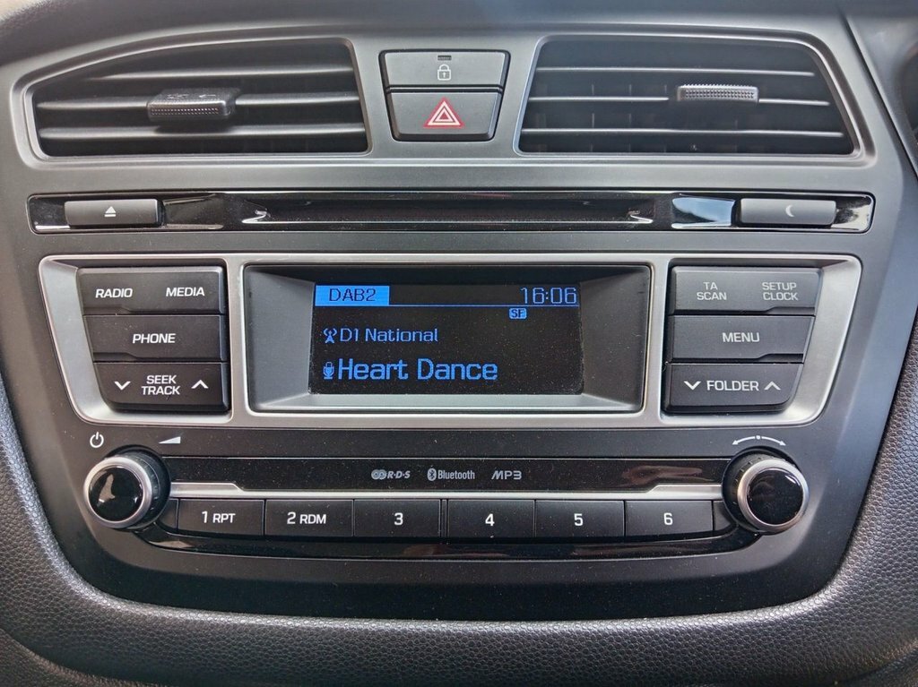 Hyundai I20 1L Se Red #5
