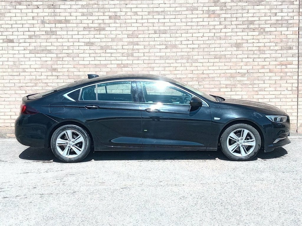 Vauxhall Insignia 1.6L Tech Line Nav Black #2