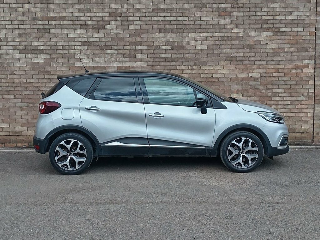 Renault Captur 0.9 Iconic Tce 89 Bhp Red #3