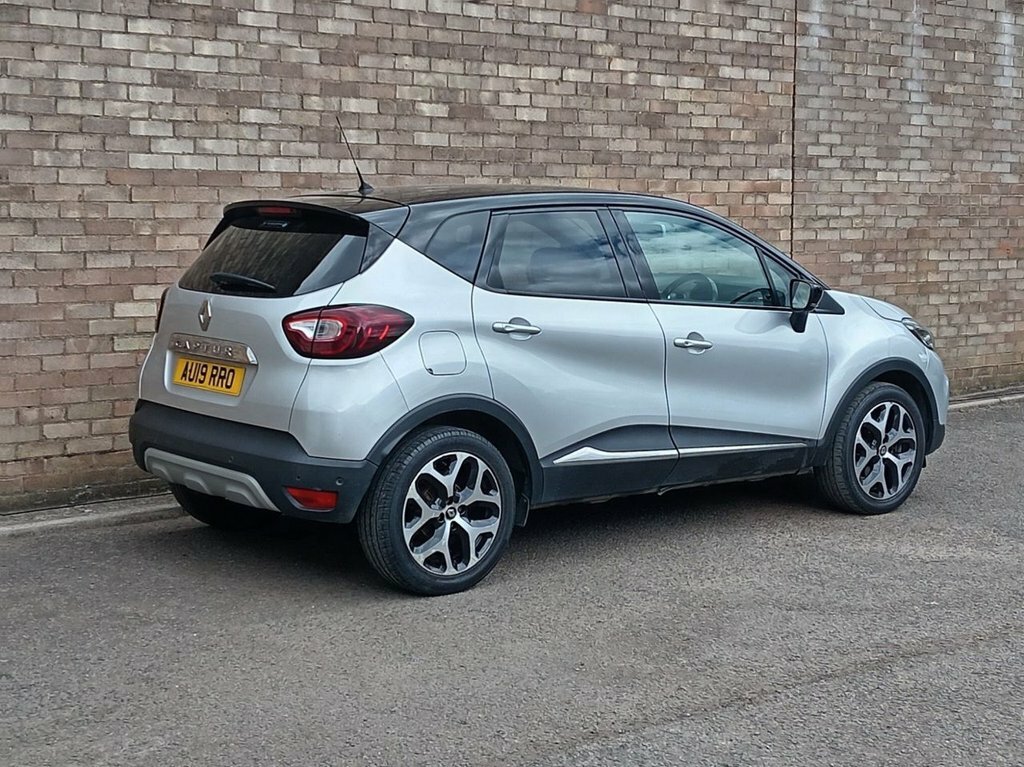 Renault Captur 0.9 Iconic Tce 89 Bhp Red #4