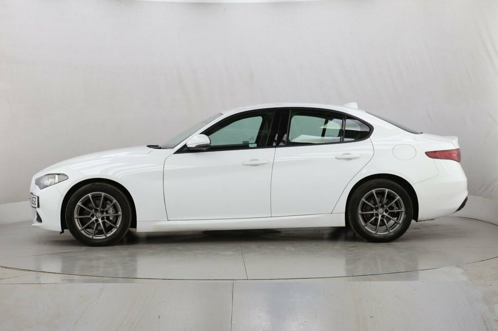 Alfa Romeo Giulia 2L Super White #5